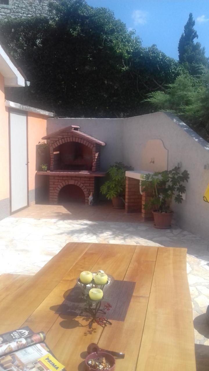 Holiday Home Izabela Krsan Экстерьер фото